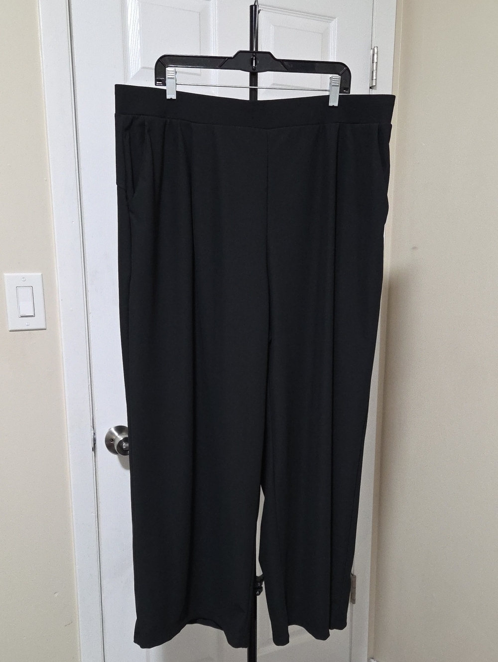 HALARA Plus Size Black Straight-Leg Pull-On Pants
